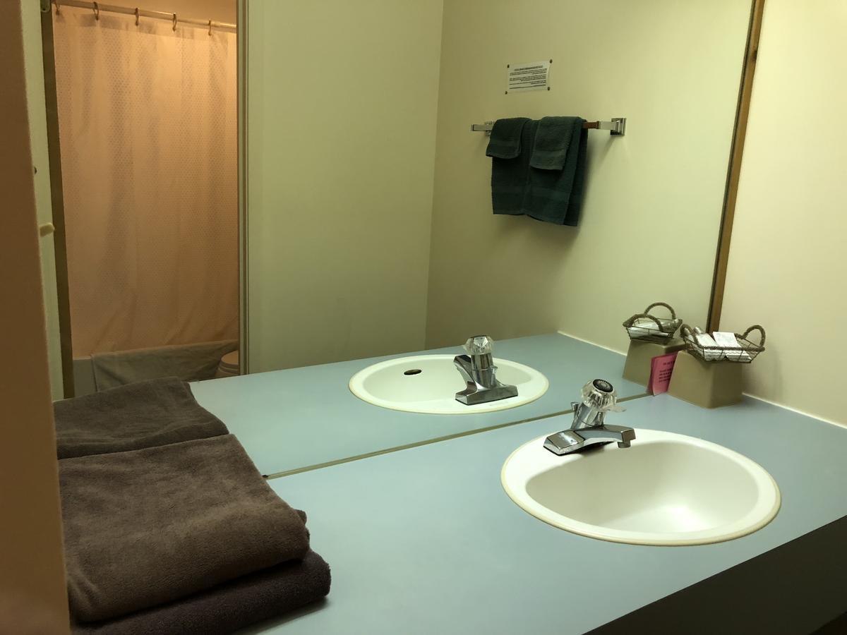 Agassiz Park Lodge - Under New Management McCreary エクステリア 写真