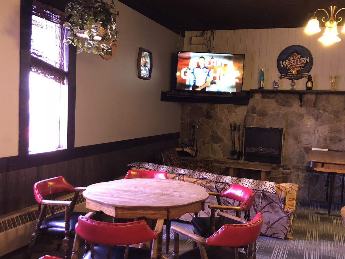 Agassiz Park Lodge - Under New Management McCreary エクステリア 写真