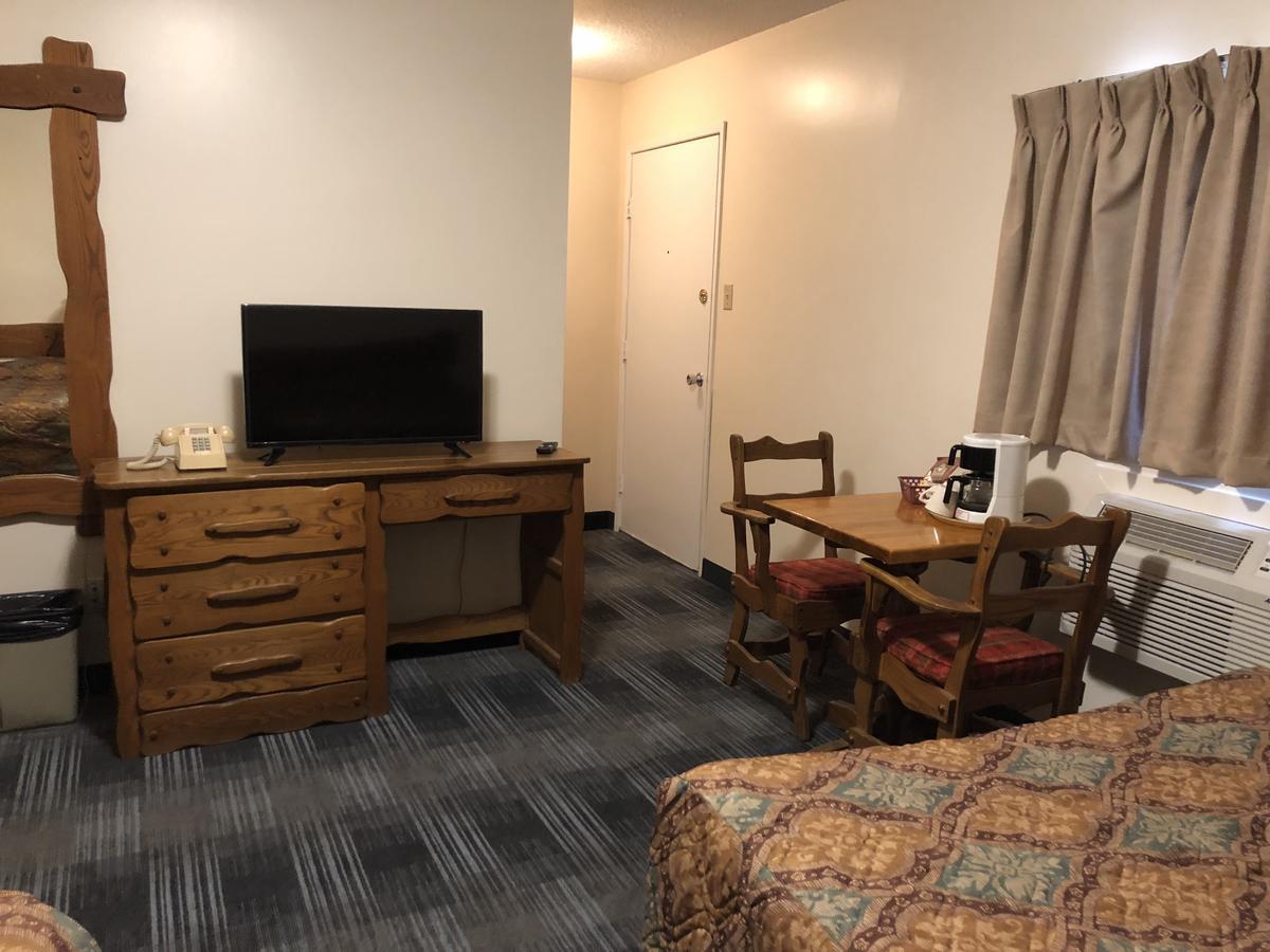Agassiz Park Lodge - Under New Management McCreary エクステリア 写真