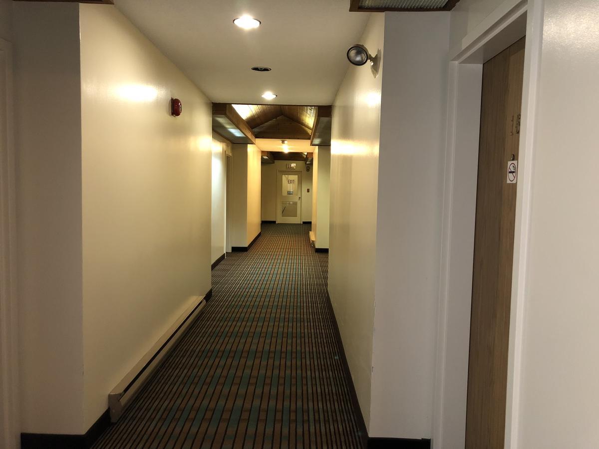 Agassiz Park Lodge - Under New Management McCreary エクステリア 写真