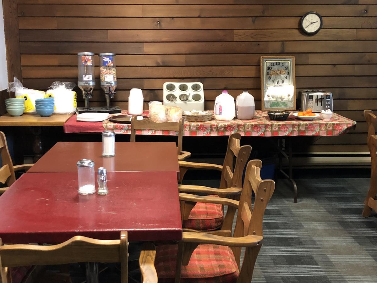 Agassiz Park Lodge - Under New Management McCreary エクステリア 写真