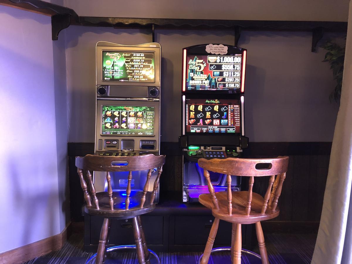 Agassiz Park Lodge - Under New Management McCreary エクステリア 写真