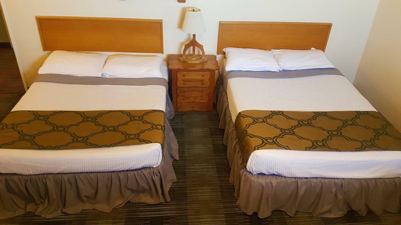 Agassiz Park Lodge - Under New Management McCreary エクステリア 写真